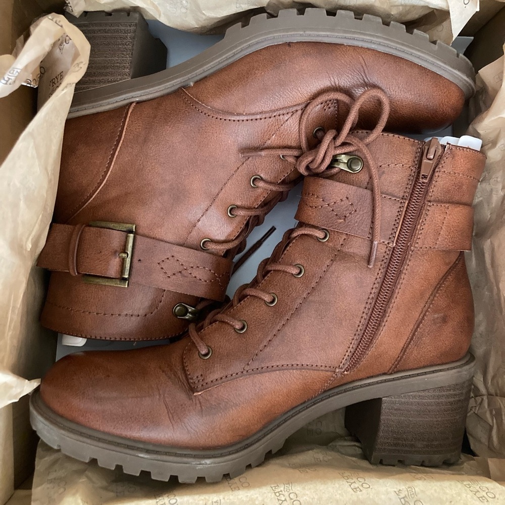 FRYE AND CO. Axel Stacked Heel Lace-Up Booties